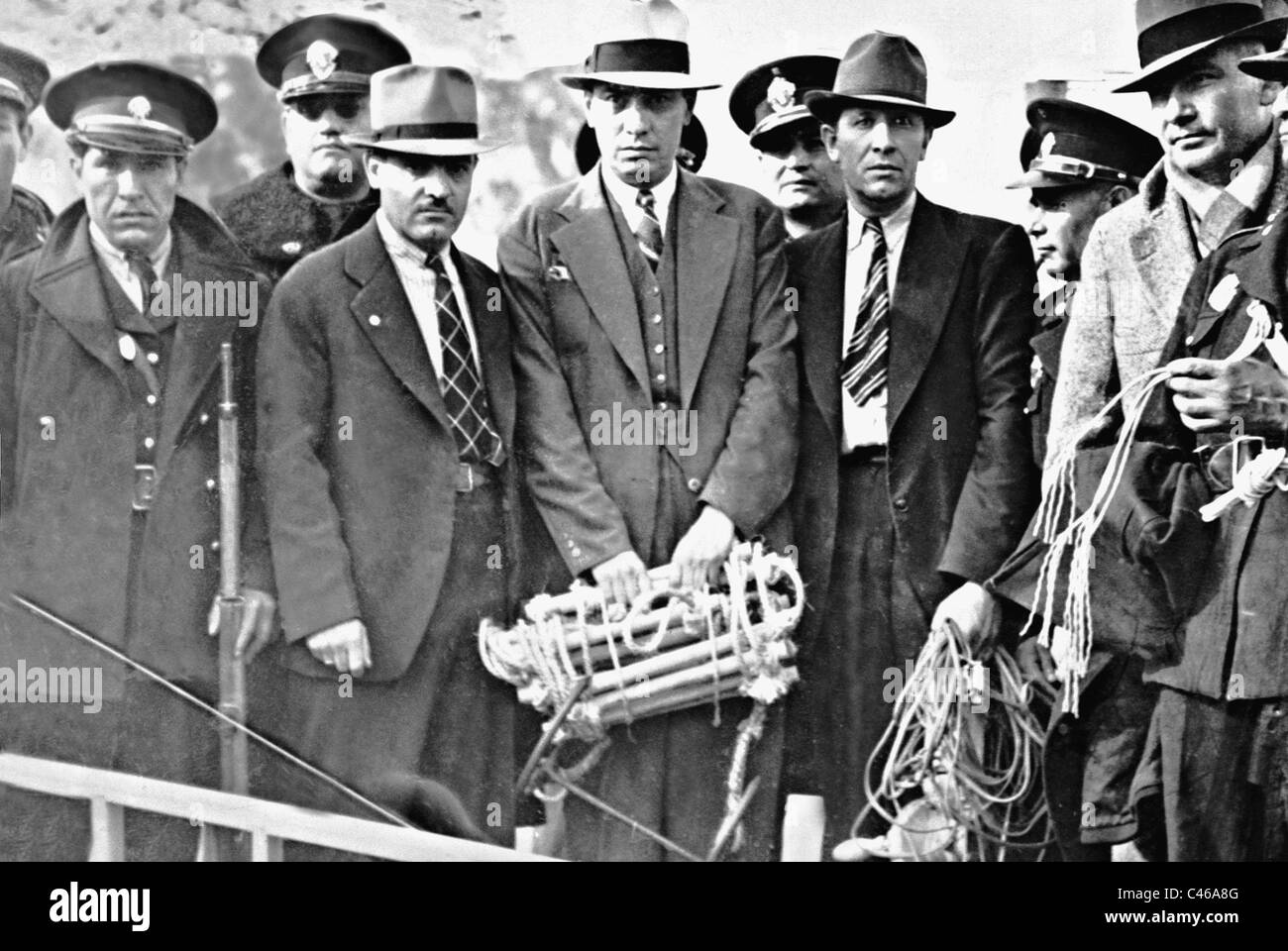 Los policías tras el intento de asesinato de León Trotsky, 1940 Foto de stock