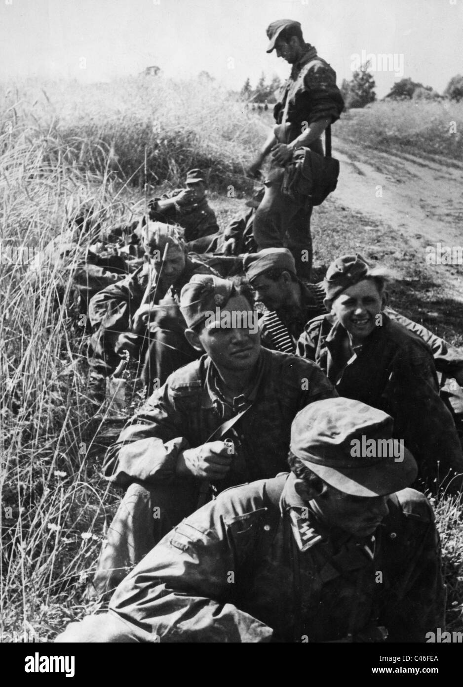 Segunda Guerra Mundial: Waffen-SS alemana en acción Fotografía de stock -  Alamy