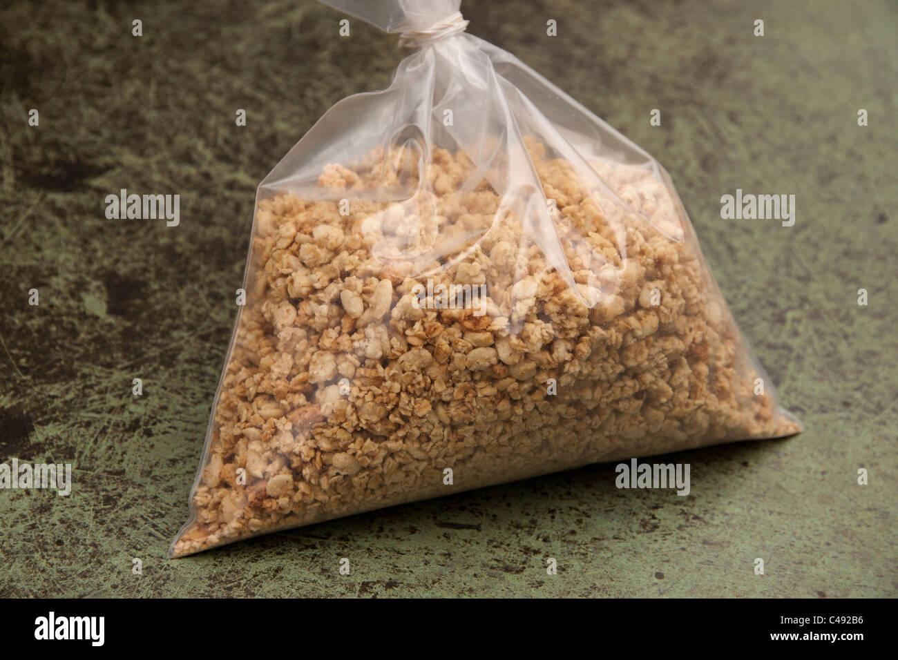 Granola en una bolsa Fotografía de stock - Alamy