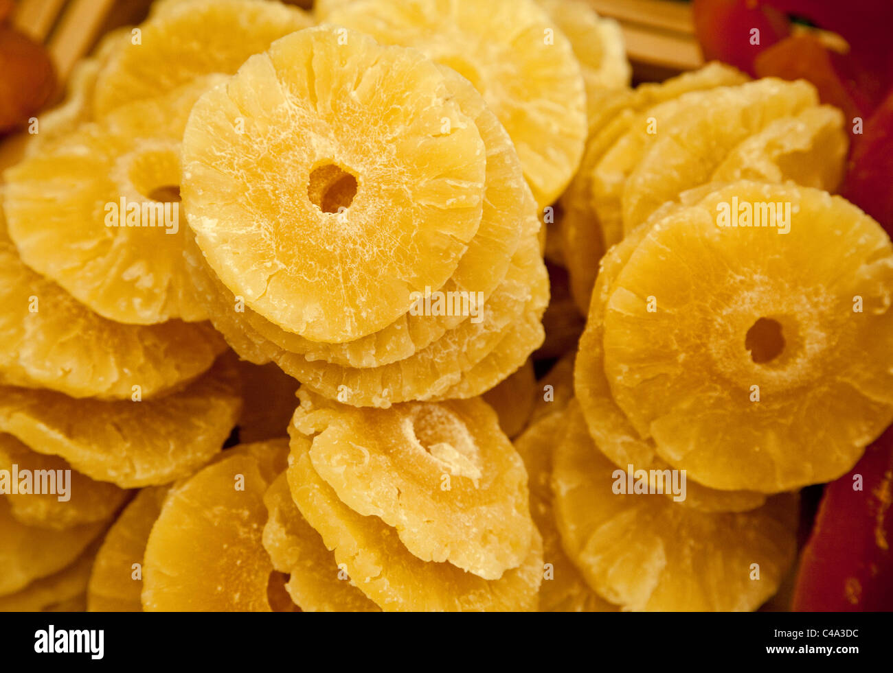 Dulces secos anillos - piña (Ananas Ringe, getrocknet und kandiert Foto de stock