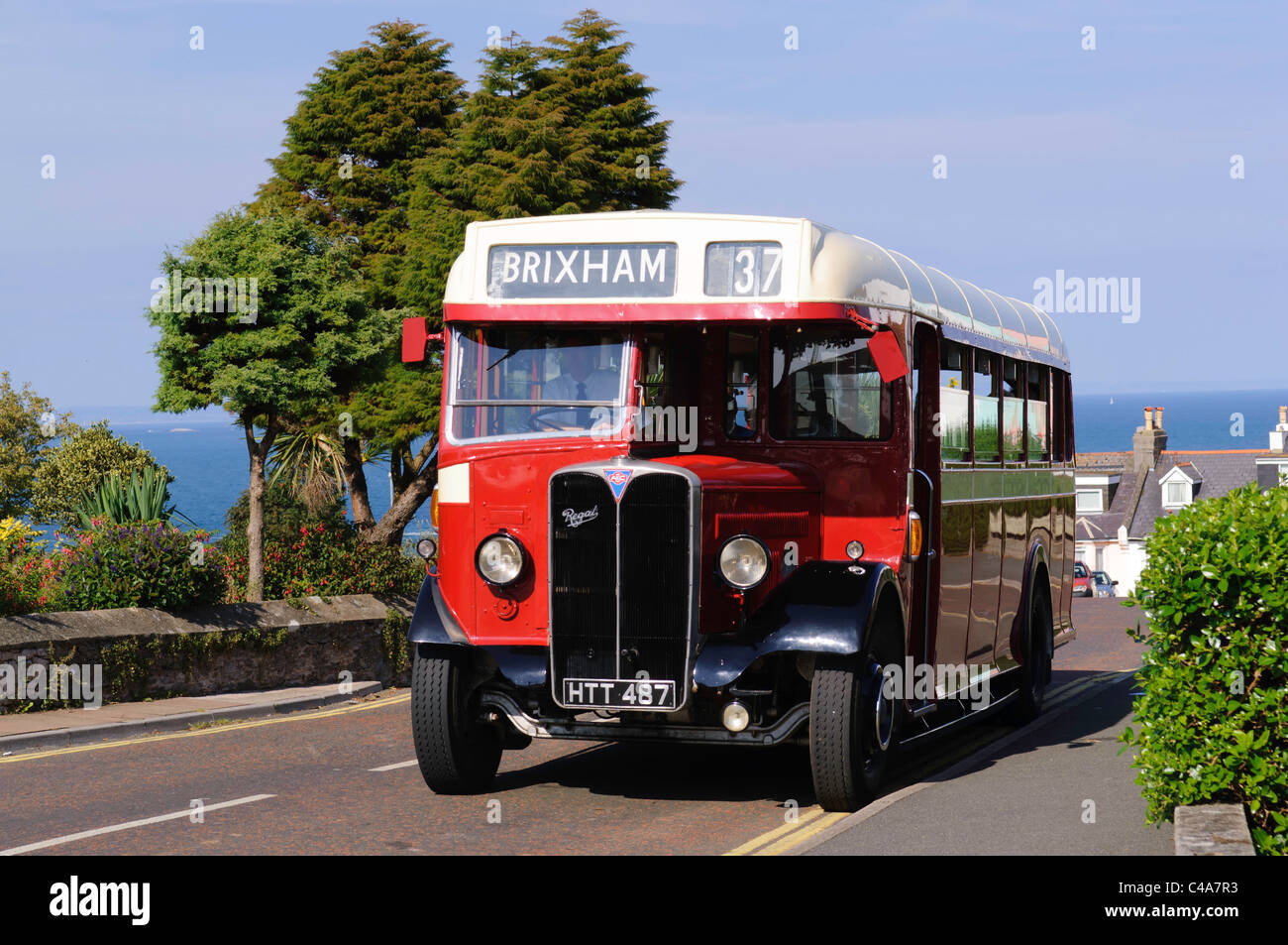 Vintage bus en Brixham Devon UK Foto de stock