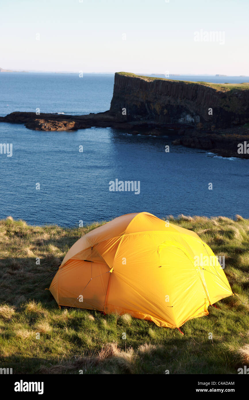 Camping salvaje en la isla de Staffa Foto de stock