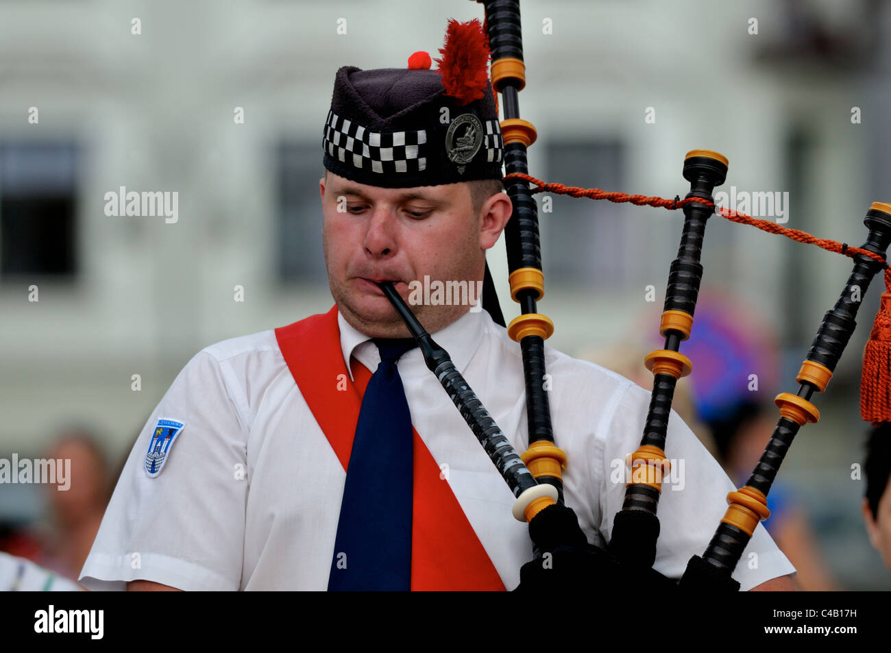 Reproductor de música de gaita escocesa en Cracovia Cracovia -durante un  concierto de música escocesa de los Highlands en Polonia Fotografía de  stock - Alamy