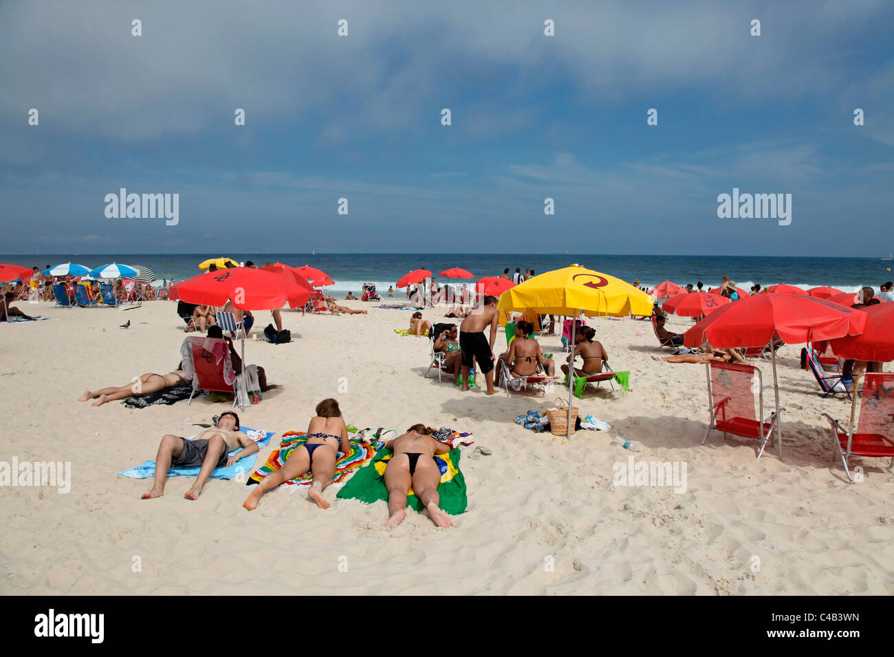 Chicas en rio de janeiro playa copacabana fotografías e imágenes de alta  resolución - Alamy