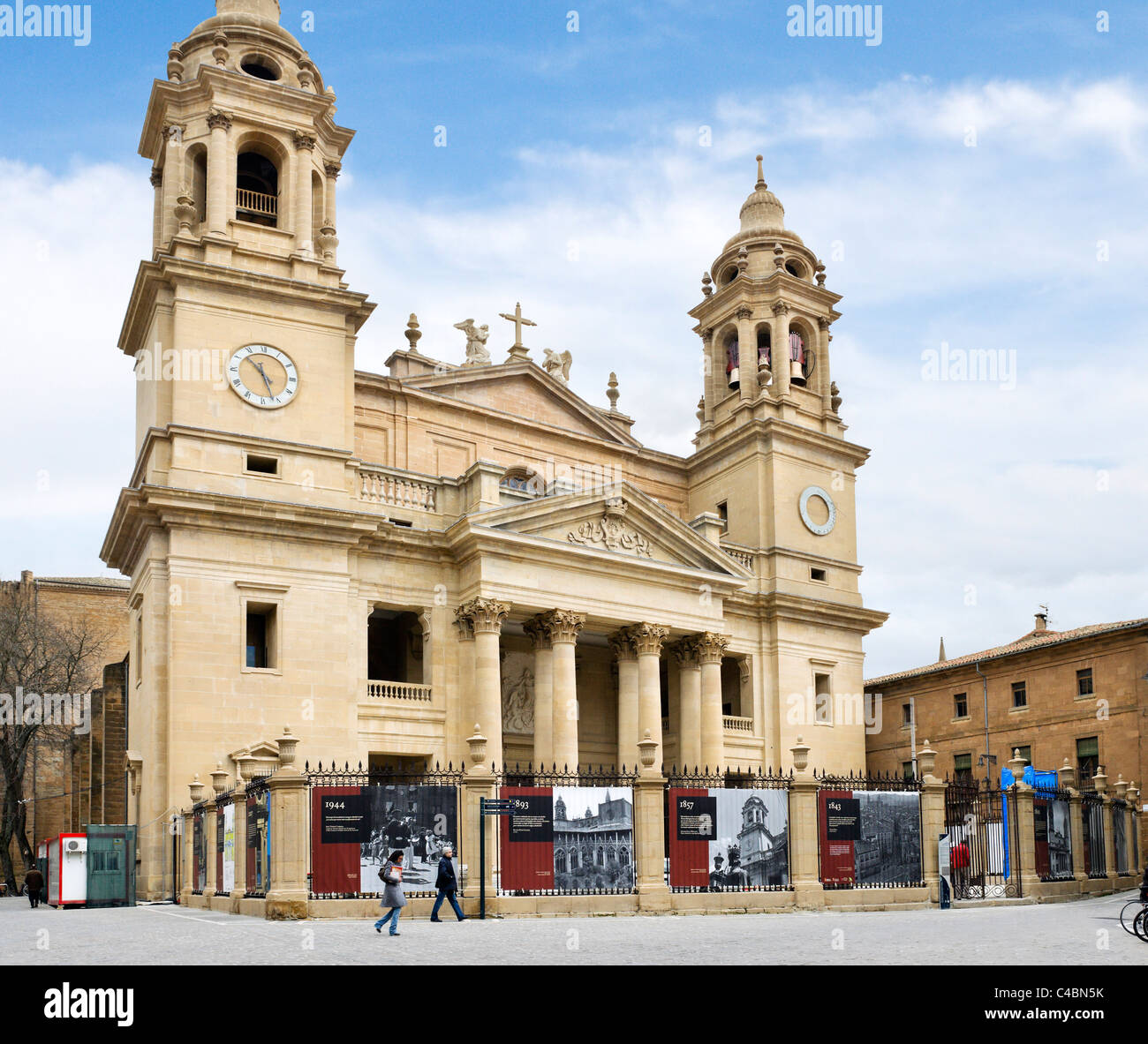 La Catedral de Santa María en el casco histórico de la ciudad (Casco Viejo), Pamplona, Navarra, España Foto de stock
