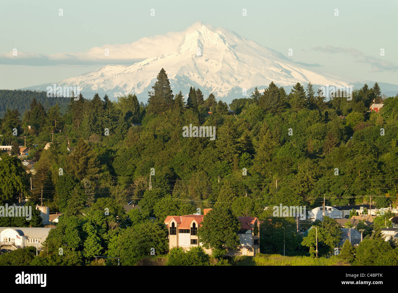 El Monte Hood y el paisaje de la Ciudad de Oregon Foto de stock