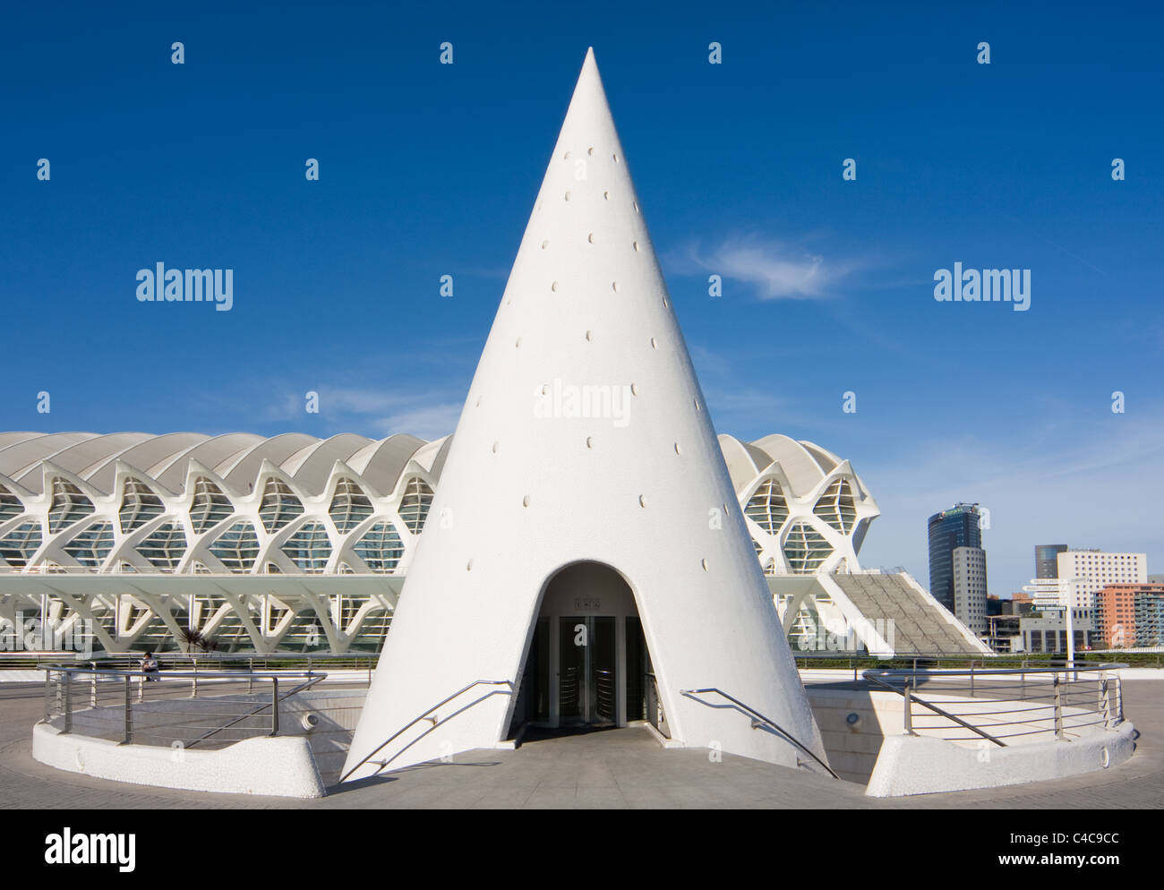 Edificios Con Forma De Cono - Edificios Con Forma De Cono Y Prismas By