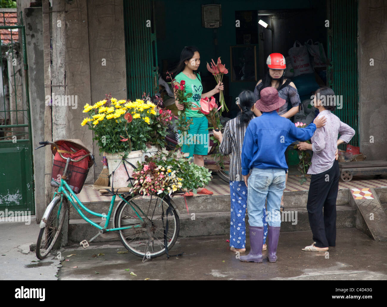 Vendedor de flores de Vietnam, Vietnam del Norte Foto de stock