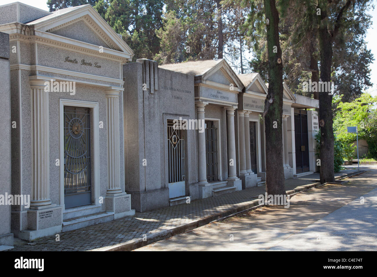 Tumbas en el Cementerio General de Santiago en Recoleta Fotografía de