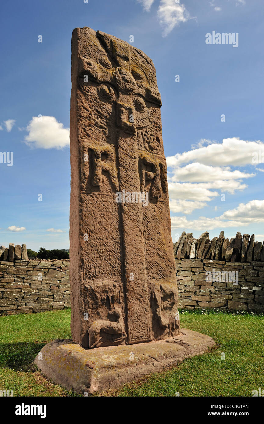 Pictish Aberlemno piedra. La Gran Piedra uno de tres piedras Pictish del siglo VIII al lado de la B9134 en Aberlemno, Angus Foto de stock