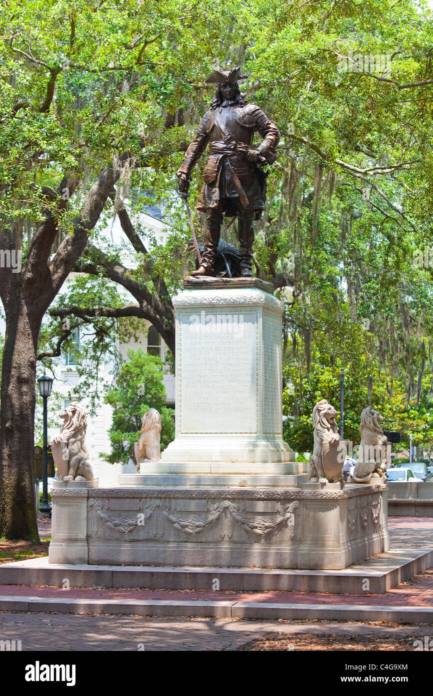Fundador colonial, el general James Oglethorpe monumento, Chippewa Square en Savannah, Georgia Foto de stock