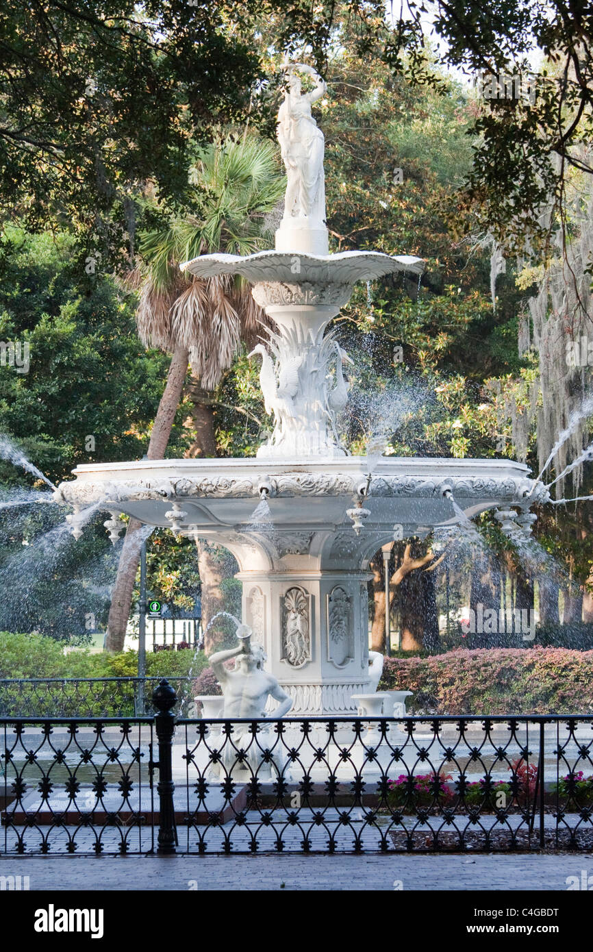 Fuente en el parque Forsyth, Savannah, Georgia Foto de stock