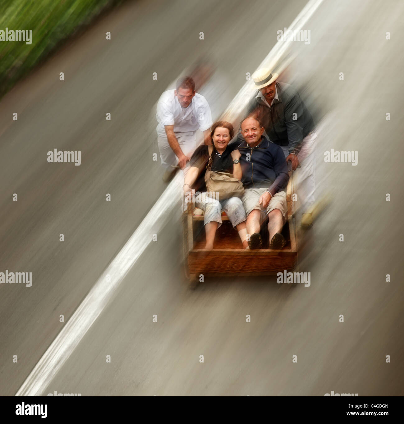 Par disfrutar de la famosa canasta de mimbre Toboggan Run desde Monte hasta Funchal, Madeira