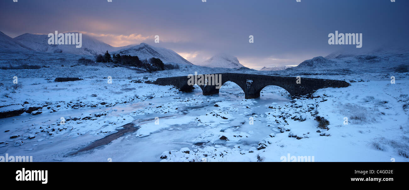 Glen Sligachan &Cuillin en invierno, Isla de Skye, Escocia Foto de stock