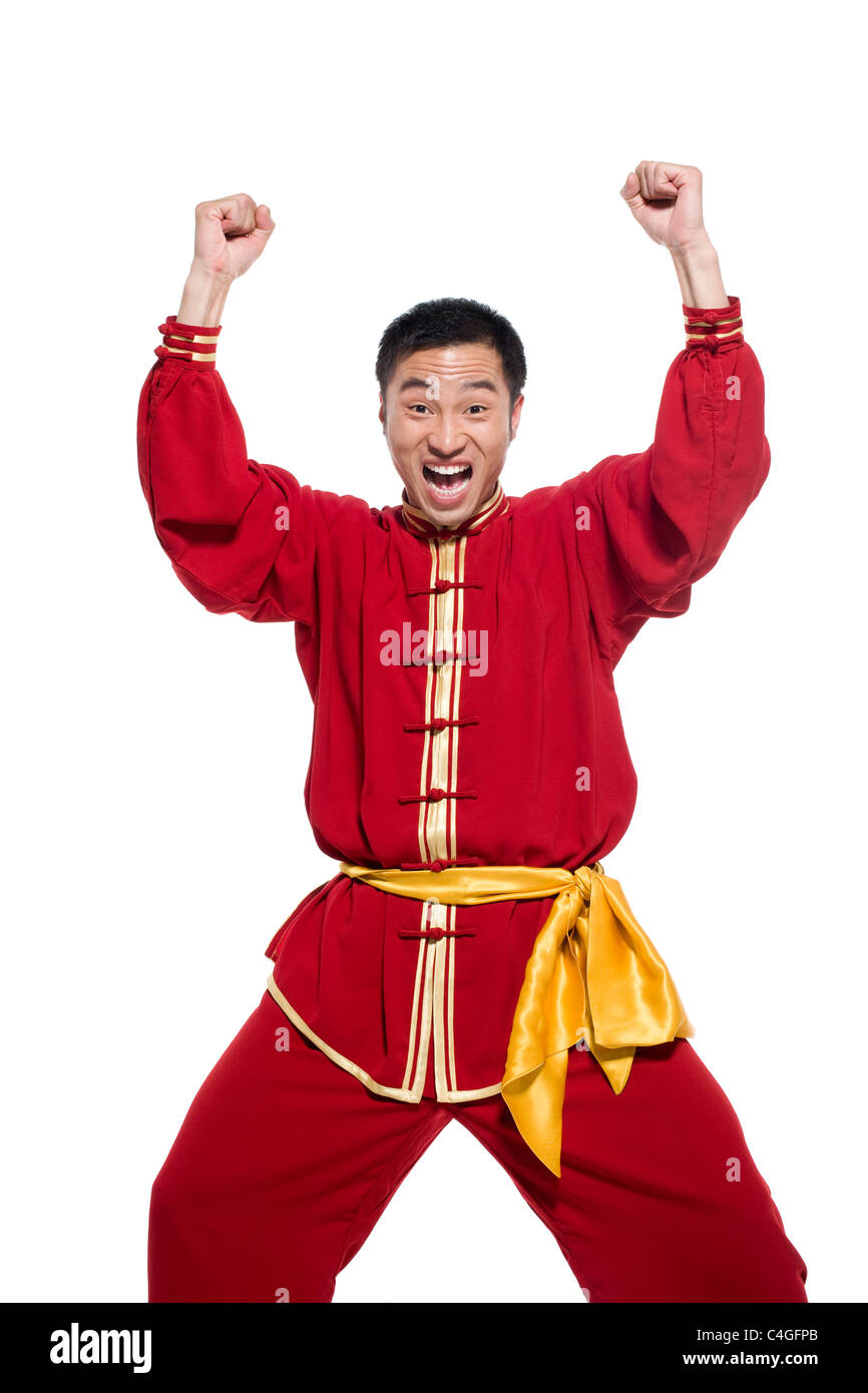 Emocionado hombre en ropa tradicional china Fotografía de stock - Alamy