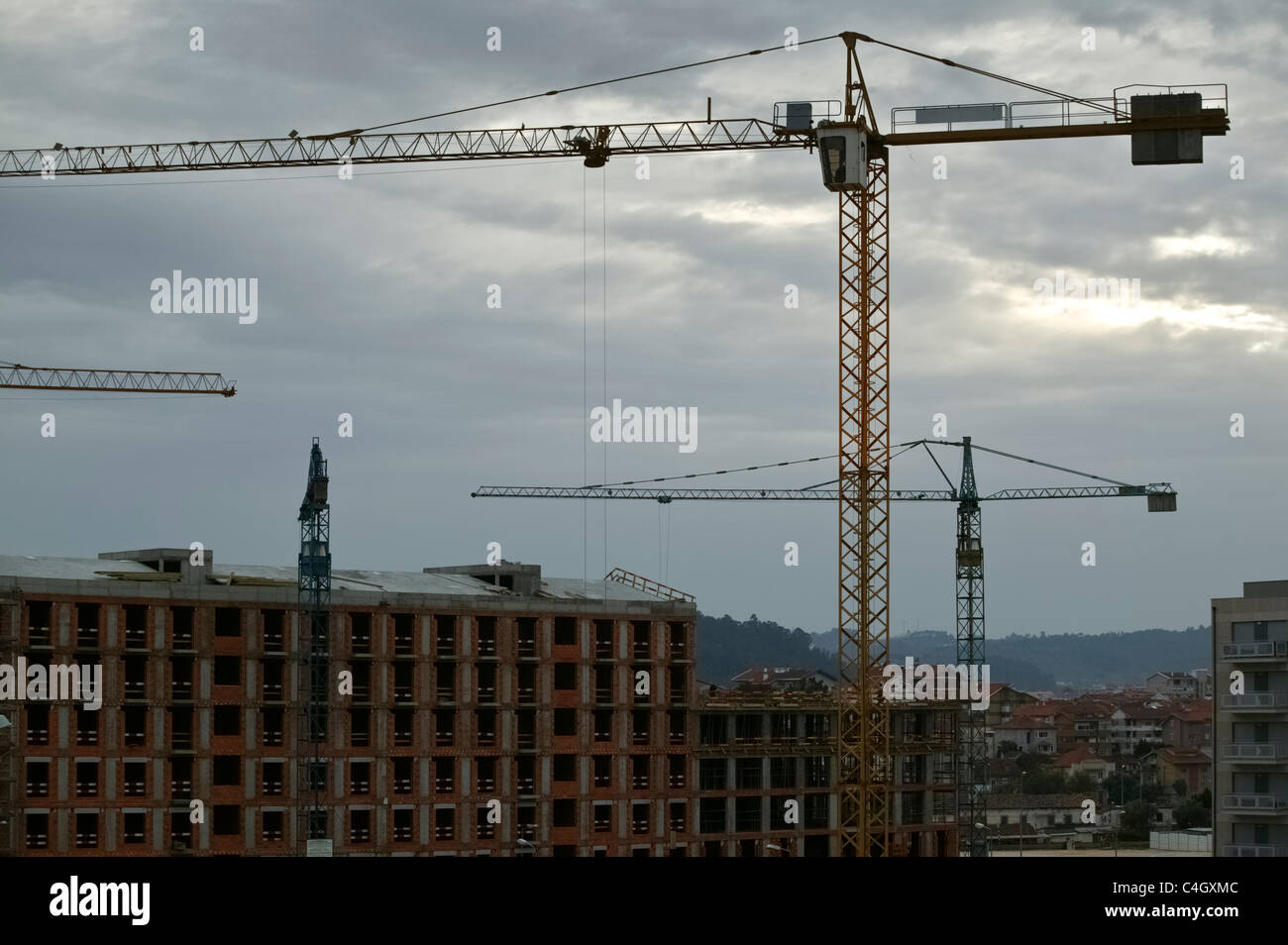 Sitio de construcción de grúas y edificios Foto de stock