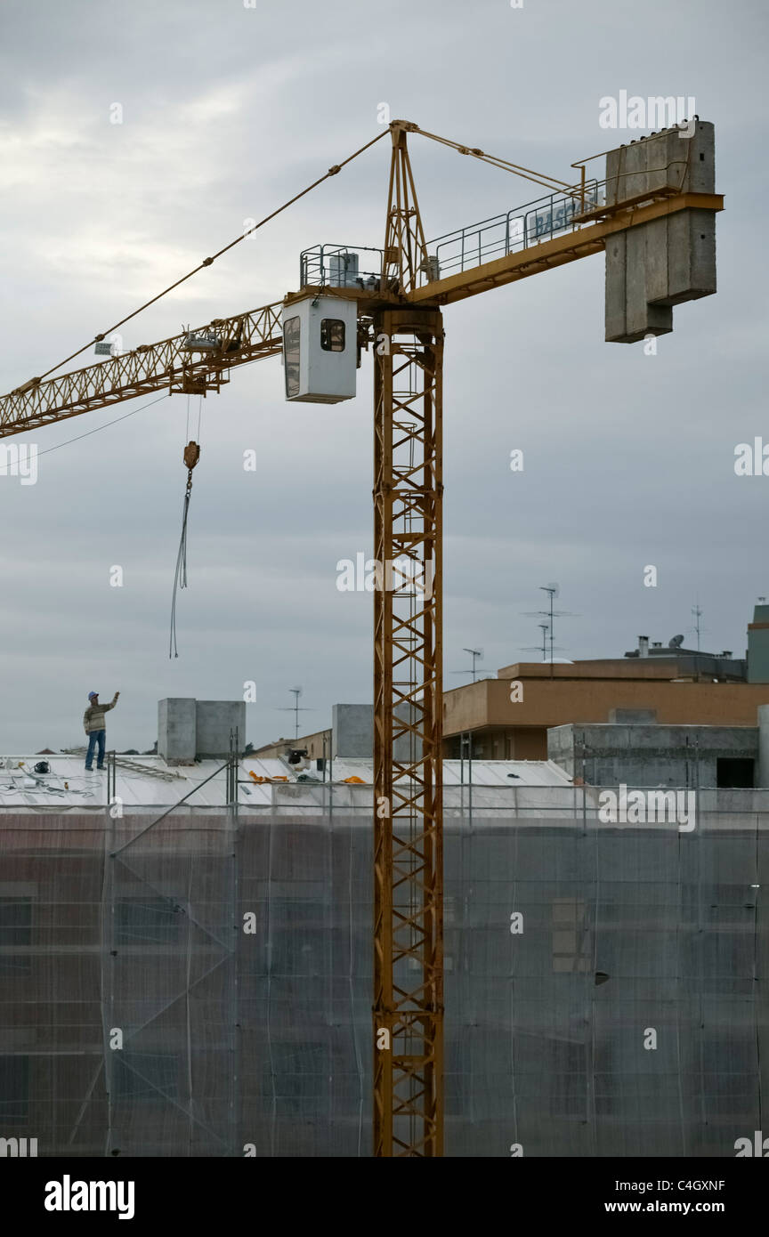 Sitio de construcción con grúa Foto de stock