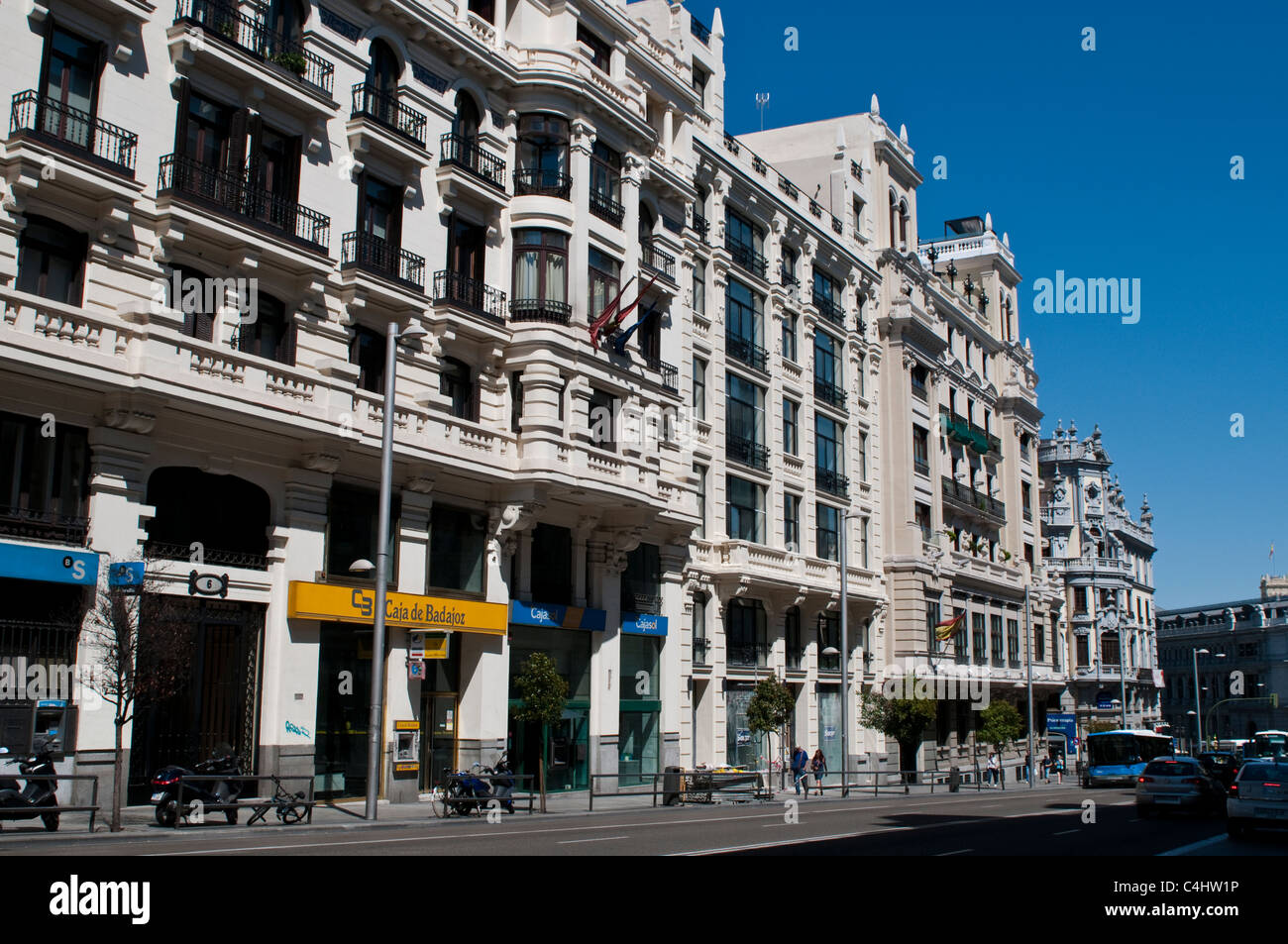 Edificios monumentales en la calle Gran Via, Madrid, España Fotografía de  stock - Alamy