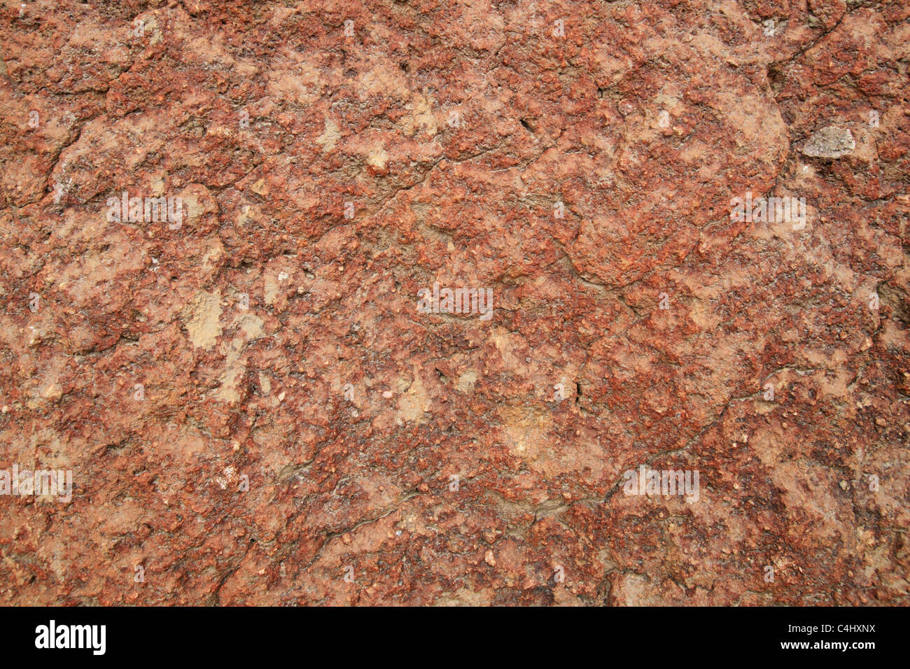 Roca de toba volcánica roja áspera textura de fondo Foto de stock