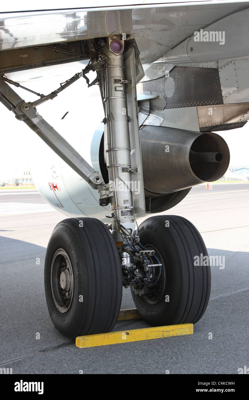 Ruedas ruedas de aterrizaje de aviones avión Foto de stock