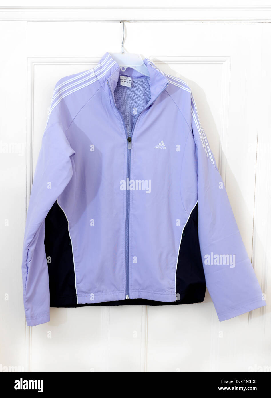 Chaqueta adidas fotografías e imágenes de alta resolución - Alamy