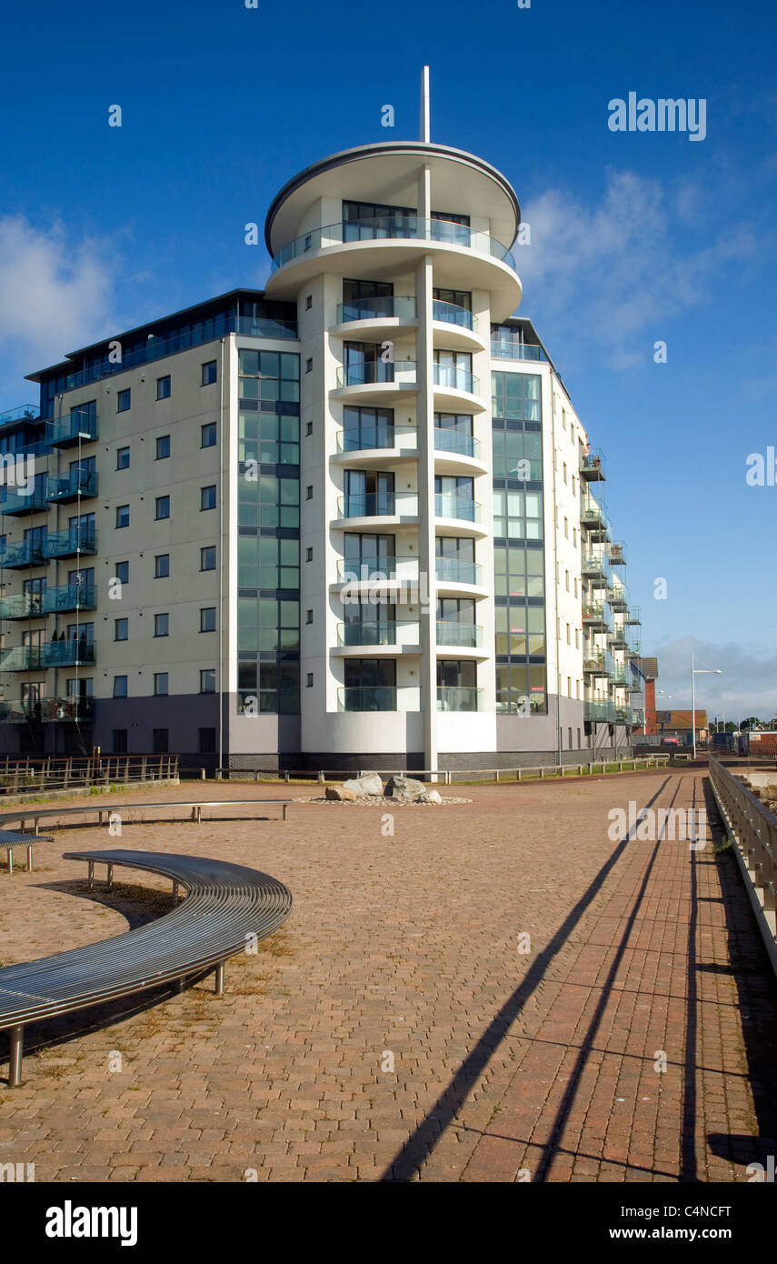 Modernos edificios de apartamentos Marina, Newhaven, East Sussex, Inglaterra Foto de stock