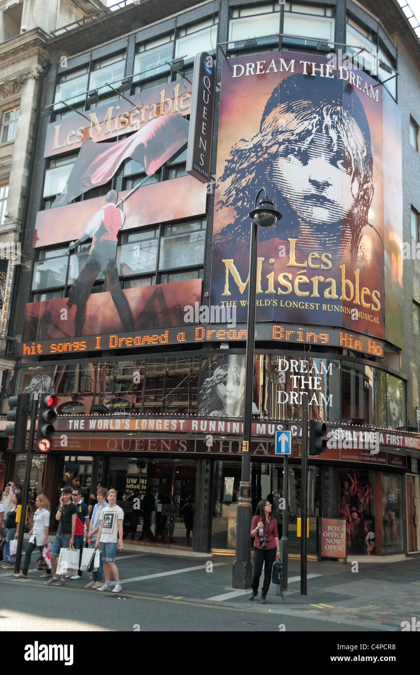 Los Miserables en el Queens Theatre en el West End de Londres, abril de 2011. Foto de stock