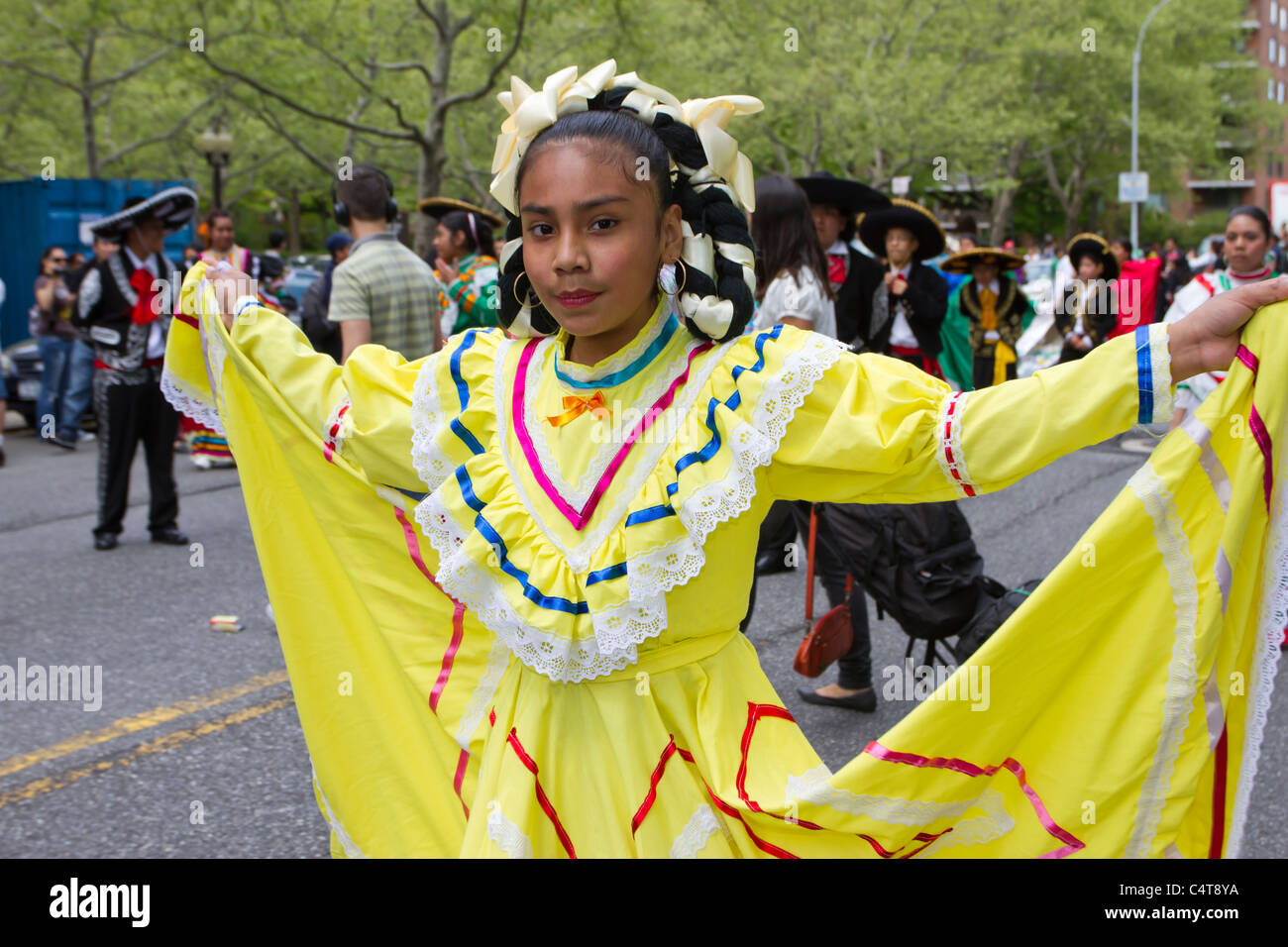 Vestido mexicano niña fotografías e imágenes de alta resolución - Alamy Vestido mexicano niña fotografías e imágenes de alta resolución - Alamy