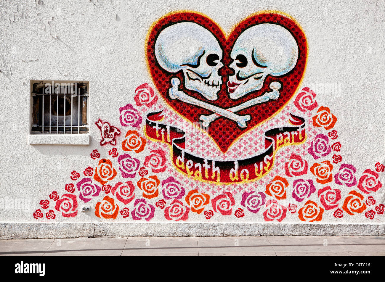 Austin, Texas - un mural sobre la pared del Museo Mexic-Arte por el artista Federico Archuletta - "hasta que la muerte nos separe" Foto de stock