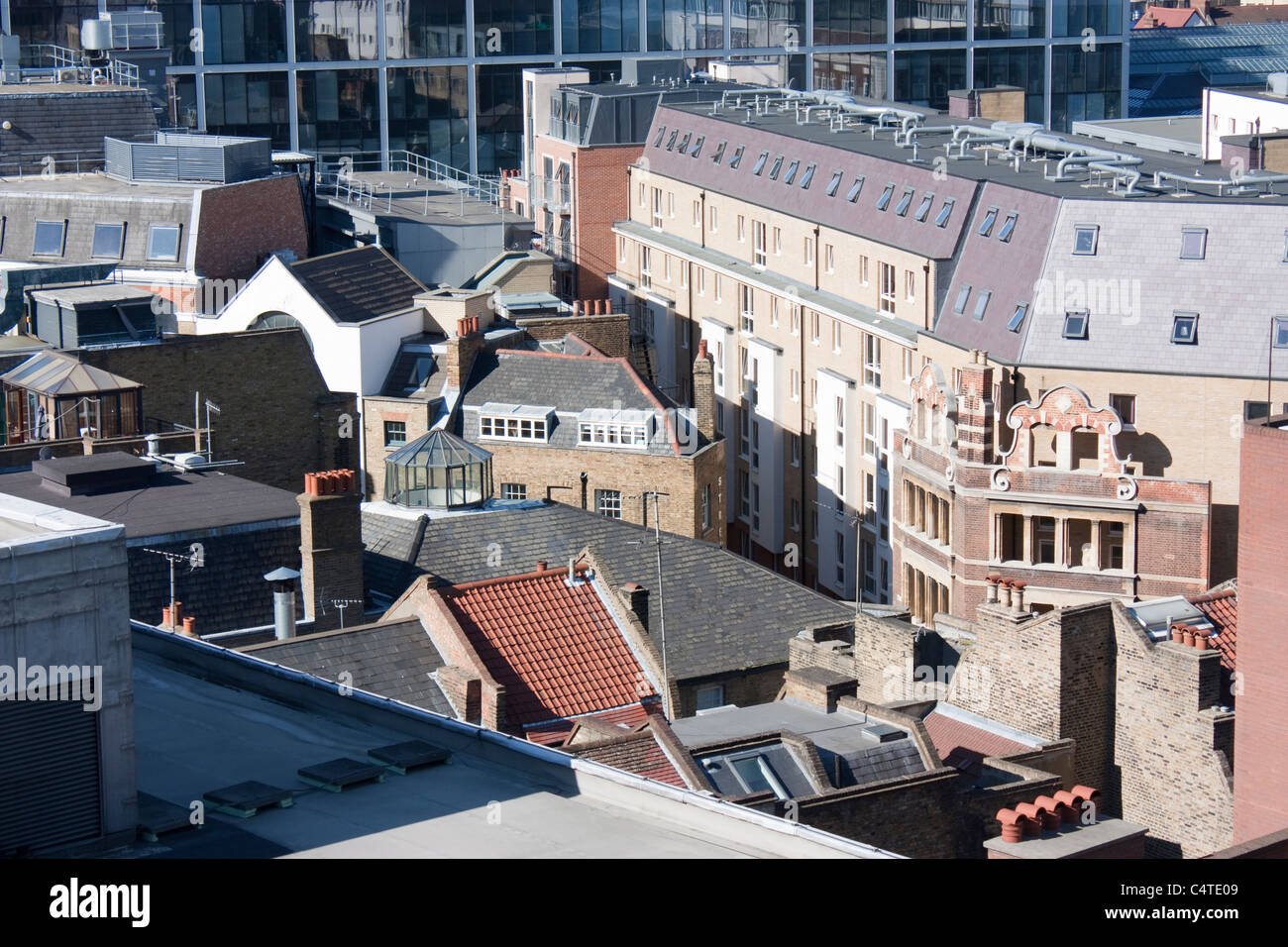 Vistas de los tejados de East London, en el distrito de negocios Foto de stock