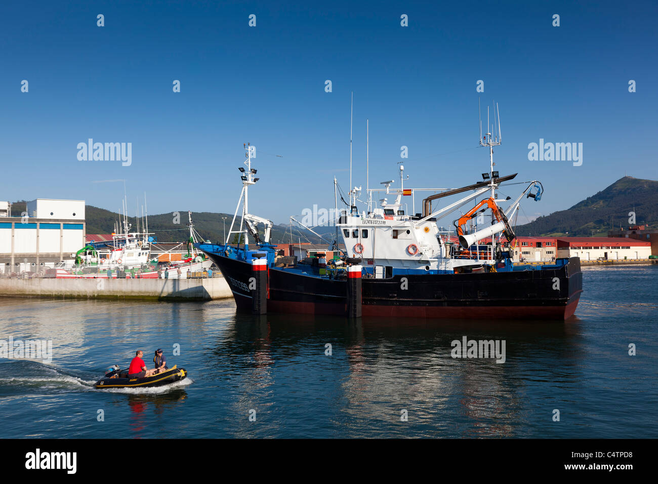 Puerto de Colindres, Cantabria, ESPAÑA Fotografía de stock - Alamy