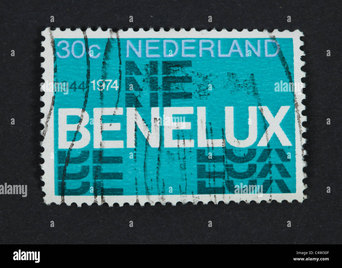 Treinta años de BeNeLux sobre un sello Foto de stock