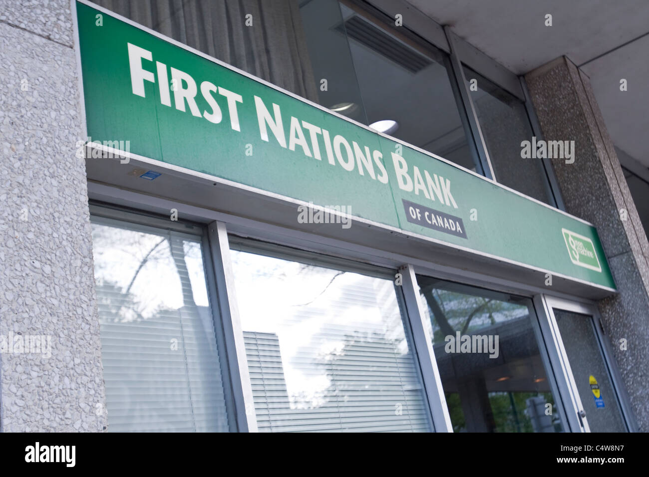 Una de las Primeras Naciones del Canadá sucursal bancaria es retratada en Winnipeg Foto de stock