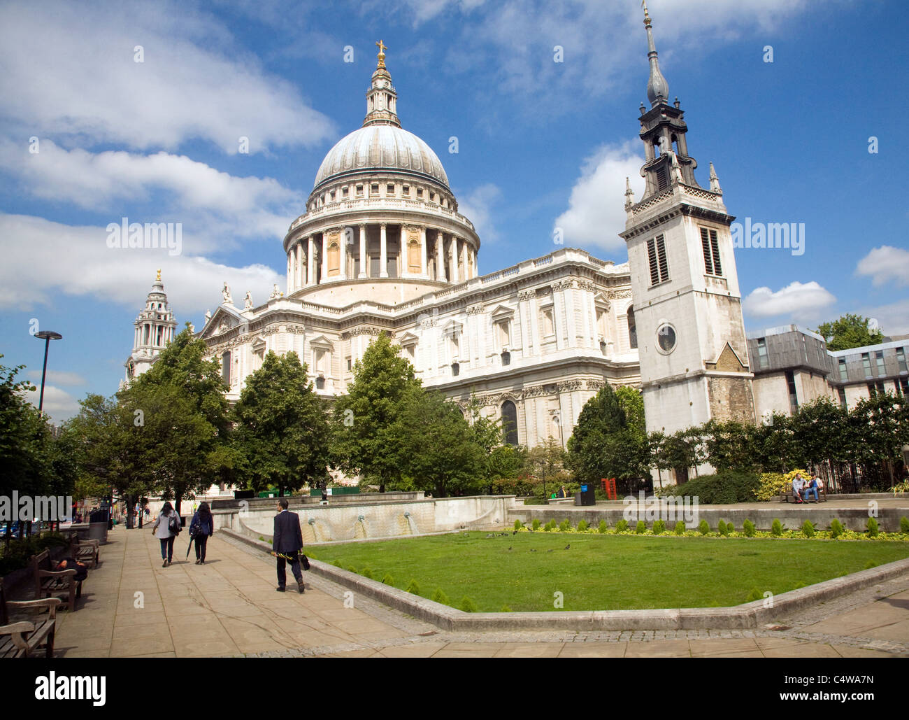 Vista de la catedral de St Paul de Cannon Street, Londres Foto de stock
