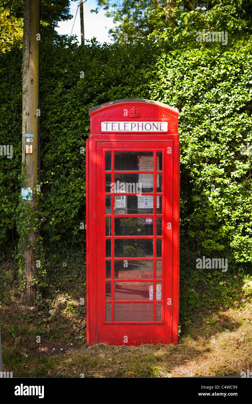 Cuadro teléfono rojo tradicional británico, Inglaterra, Reino Unido. Foto de stock