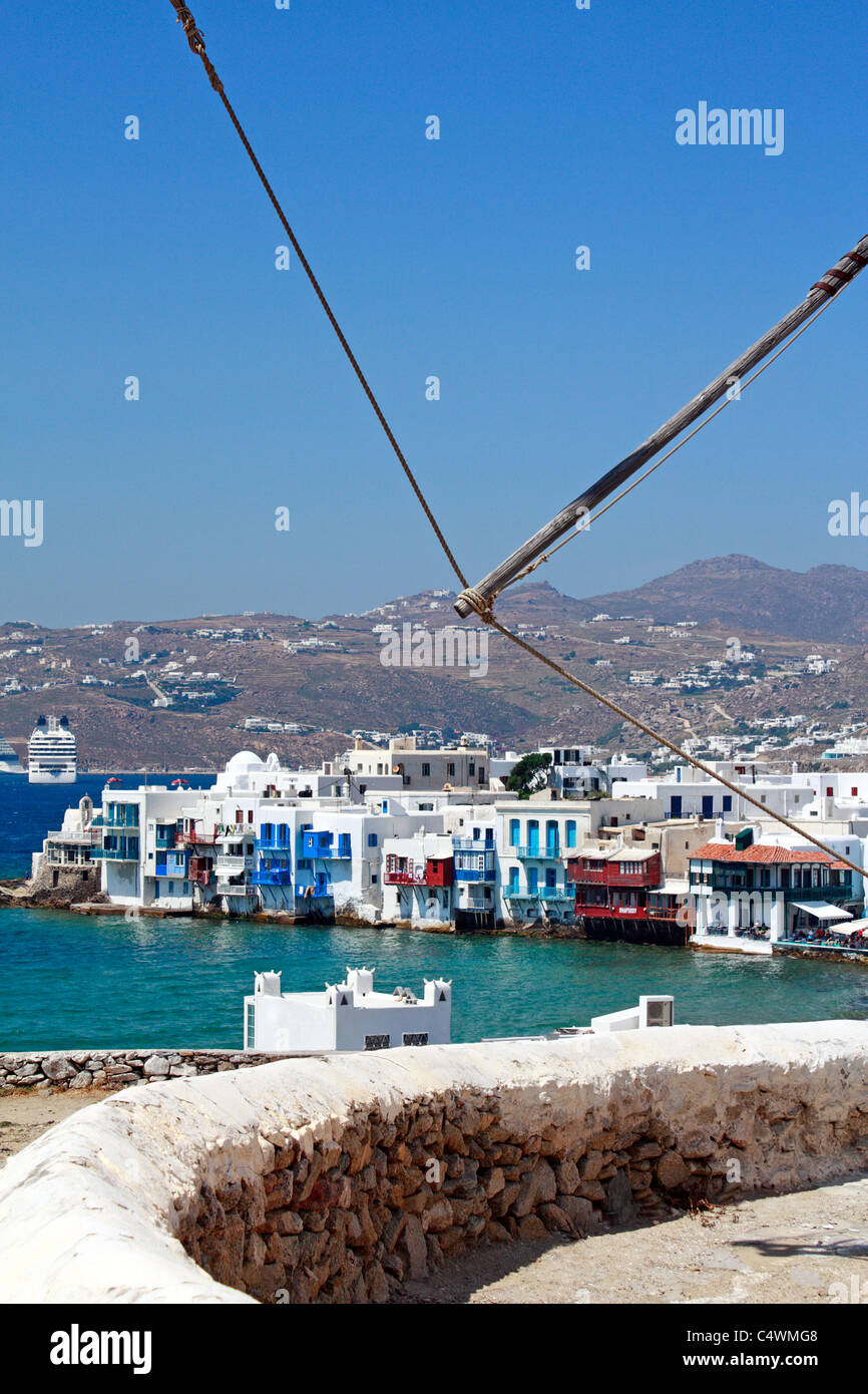 Icónicos de molinos de viento de la isla griega de Mykonos Cyclades Grecia UE EUROPA Unión Europea Foto de stock