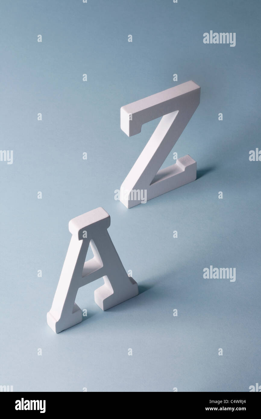 A y Z 3d letras sobre fondo azul Fotografía de stock - Alamy A y Z 3d letras sobre fondo azul Fotografía de stock - Alamy