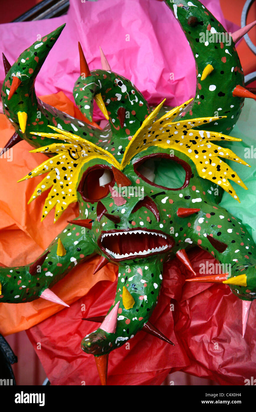 Ponce, Puerto Rico vejigantes carnaval máscaras de demonio y firmar para el  festival anual Fotografía de stock - Alamy