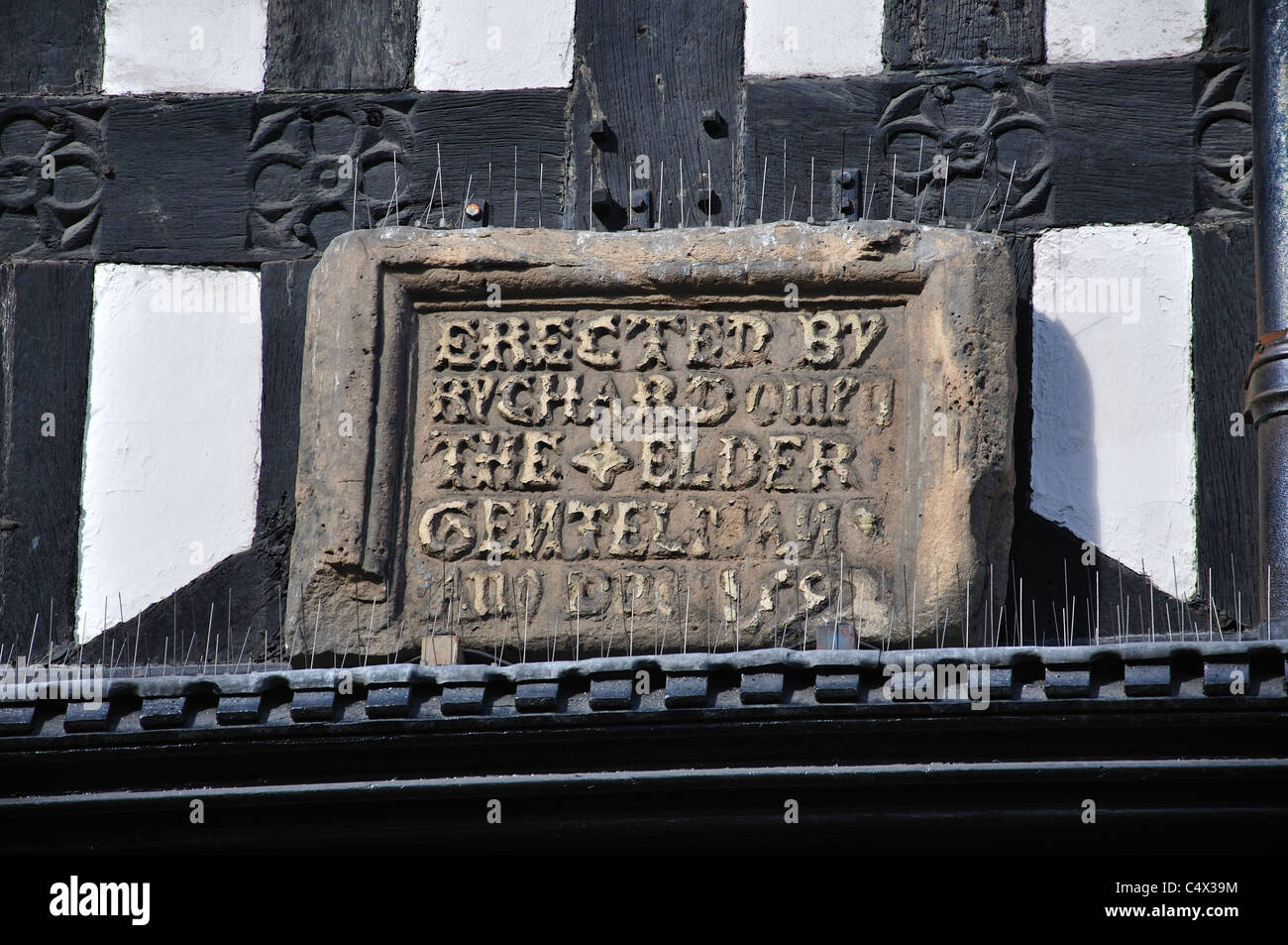 Mason's monumental placa de piedra, High Street, Shrewsbury, Shropshire, Inglaterra, Reino Unido Foto de stock