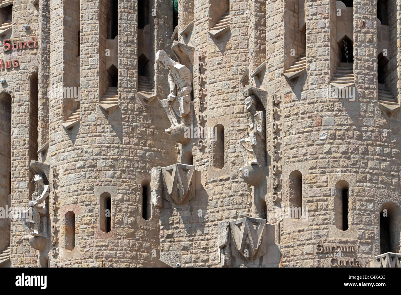 La Sagrada Familia en Barcelona, España. La moderna catedral gótica. Famoso e histórico edificio religioso. Foto de stock