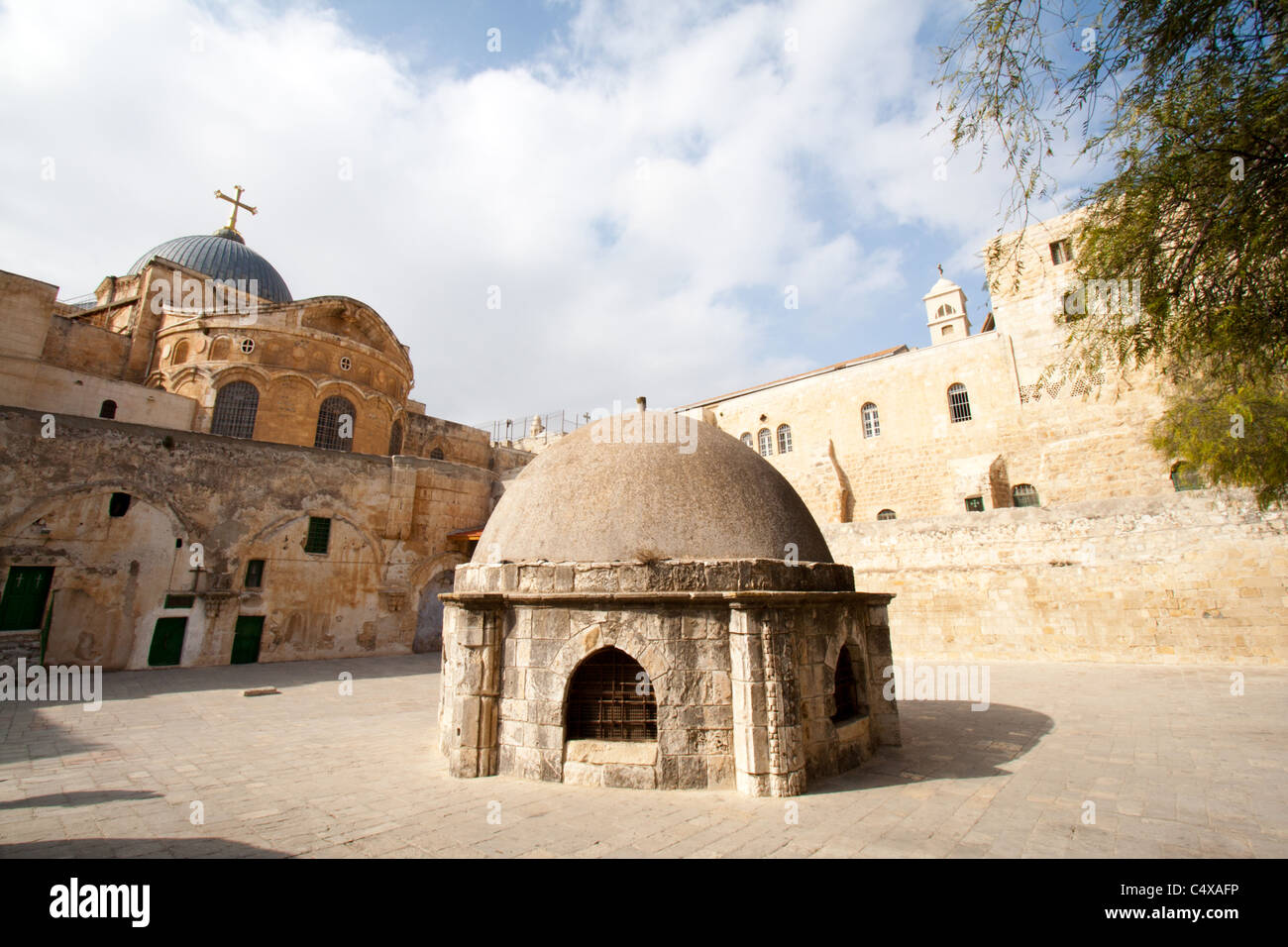 Cúpula en monasterio etíope, la iglesia del Santo Sepulcro en Jerusalén. Foto de stock