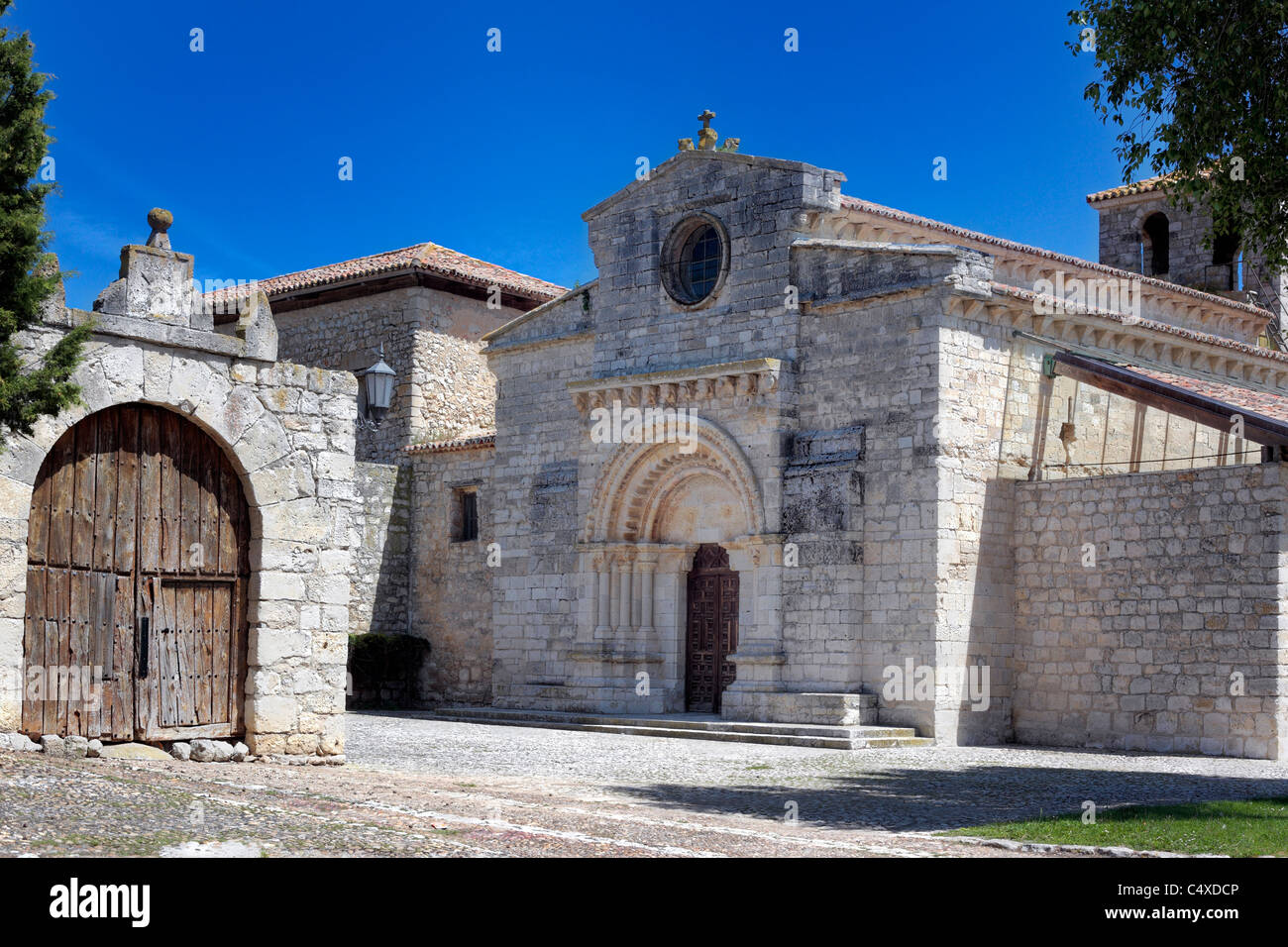 Iglesia románica de Santa María de Wamba (siglo 10), Valladolid, Castilla y León, España Foto de stock