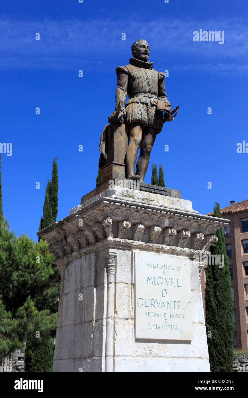 Monumento a Miguel de Cervantes, Valladolid, Castilla y León, España Foto de stock