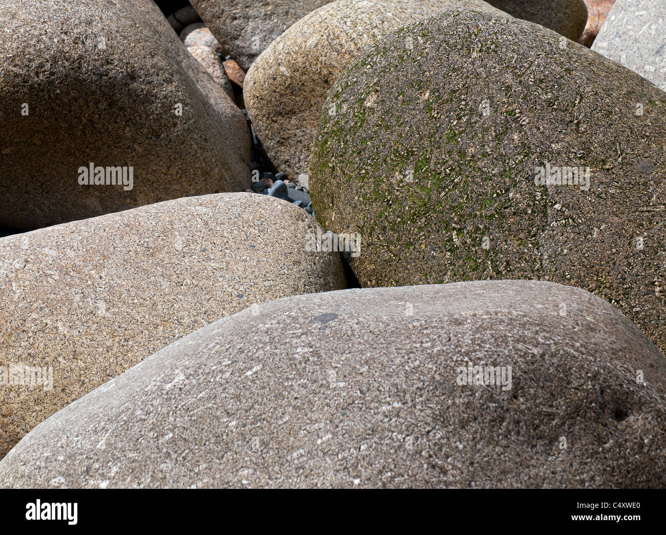 Rocas en Sennen en Cornwall. Foto de stock