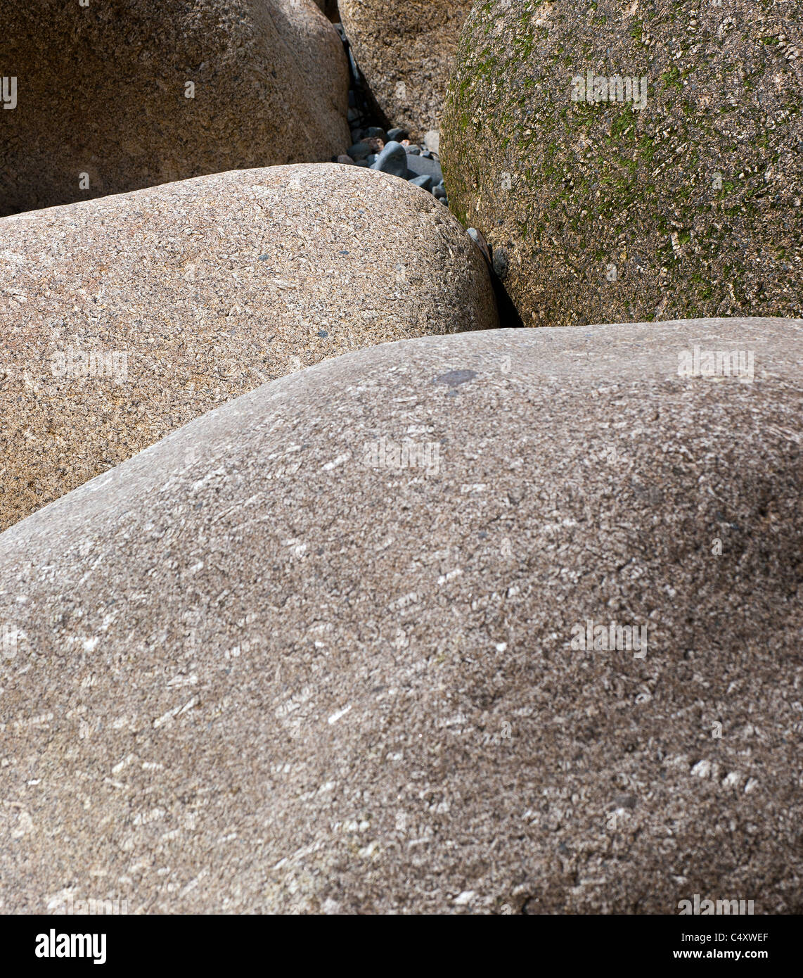 Rocas en Sennen en Cornwall. Foto de stock