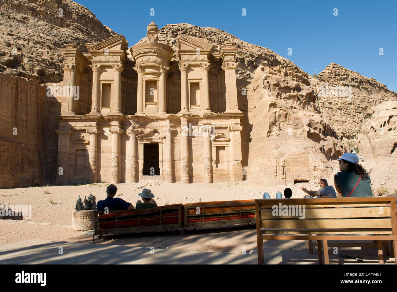 Petra (Jordania). Antiguo sitio de la ciudad habitada por el nabateos. Ahora un sitio de Patrimonio Mundial. El monasterio, al más dier Foto de stock