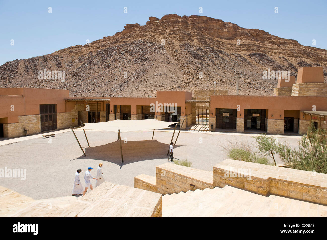 Área protegida de Wadi Rum, en el desierto del sur de Jordania. Centro de Visitantes. Foto de stock