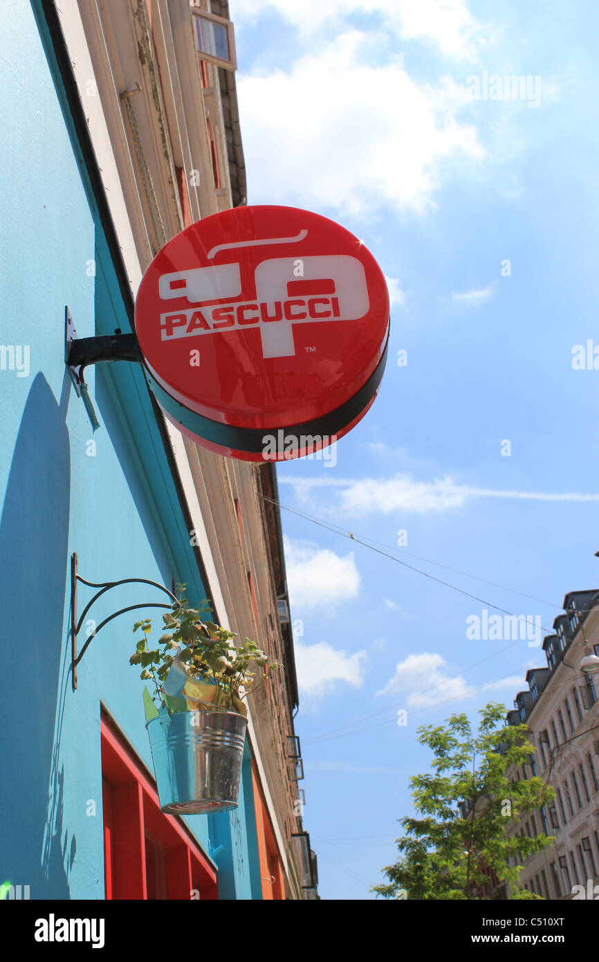 Signo de Pascussi Italiano Café en Vesterbro, Copenhague Foto de stock