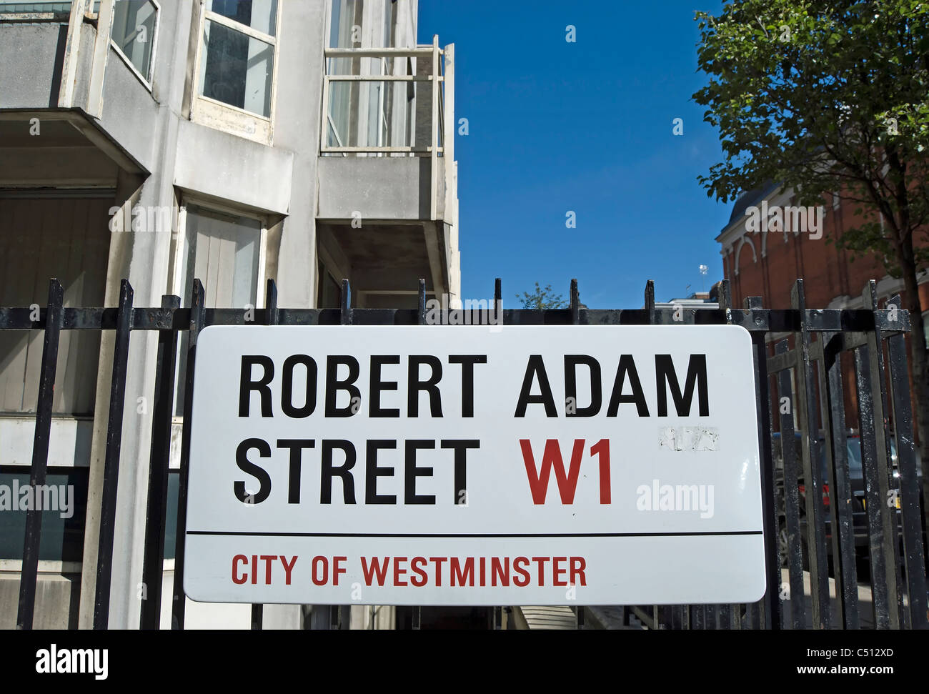 El nombre de la calle firmar por Robert Adam street, London W1, que lleva el nombre del arquitecto cuyo firme diseñado muchas casas en la zona Foto de stock