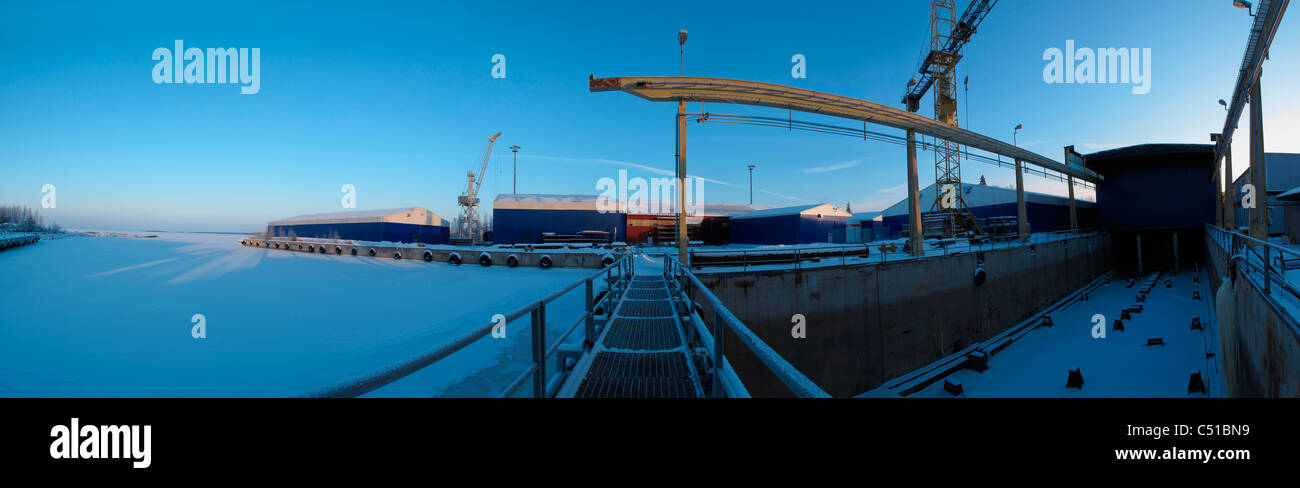 Panorama de Olkiluoto Finlandia antiguo astillero en invierno, la nieve Foto de stock